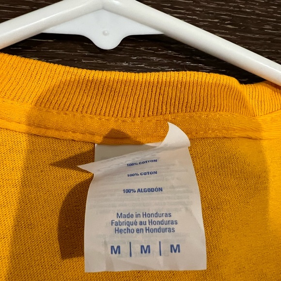 Mc Donald crispy chicken sandwich shirts medium yellow - Picture 4 of 8